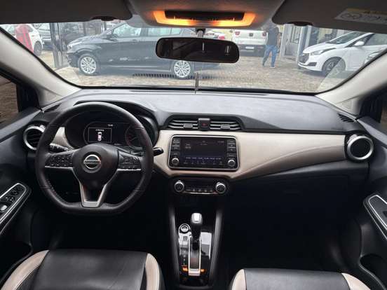 NISSAN-VERSA-2021