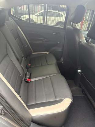 NISSAN-VERSA-2021