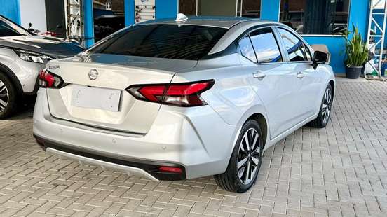 NISSAN-VERSA-2021