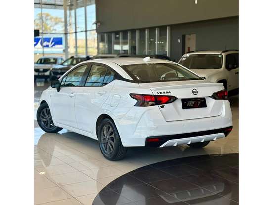 NISSAN-VERSA-2024