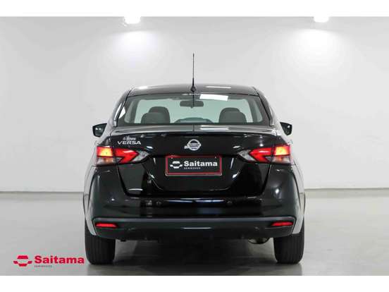 NISSAN-VERSA-2021