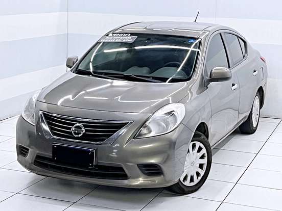 NISSAN-VERSA-2011