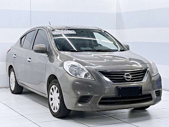 NISSAN-VERSA-2011