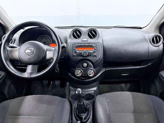 NISSAN-VERSA-2011