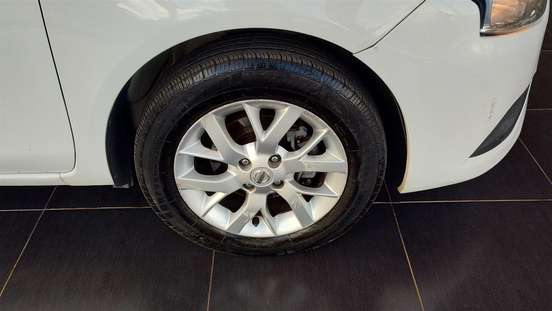 NISSAN-VERSA-2017