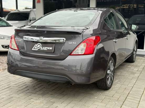 NISSAN-VERSA-2020
