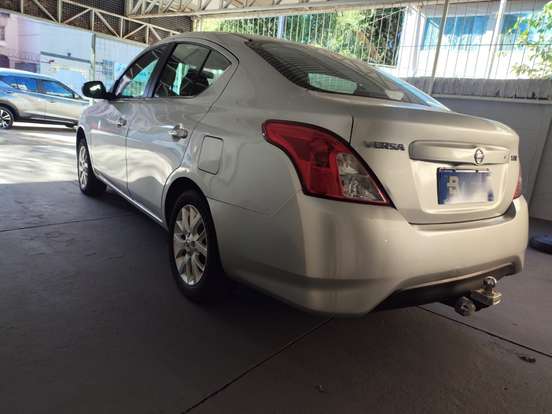 NISSAN-VERSA-2017