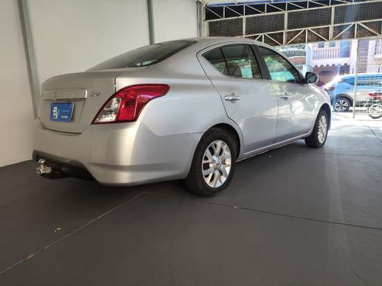 NISSAN-VERSA-2017