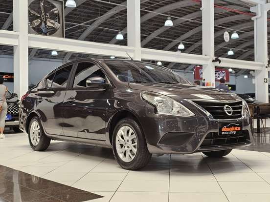 NISSAN-VERSA-2019