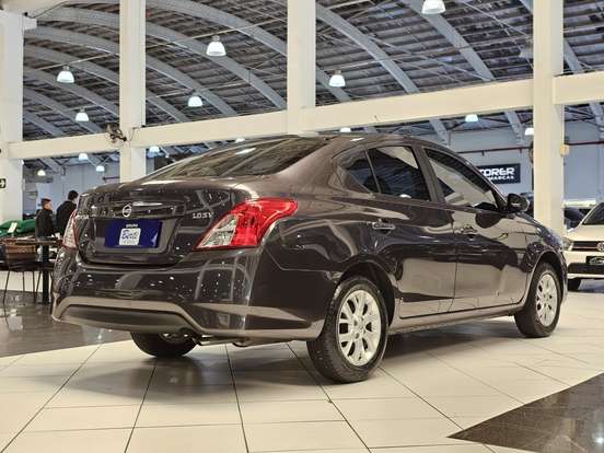 NISSAN-VERSA-2019