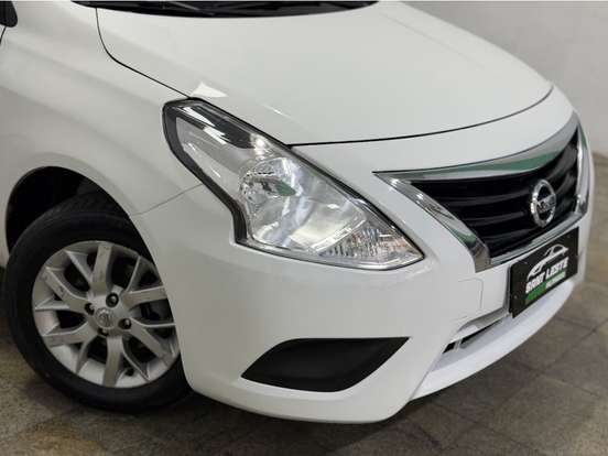 NISSAN-VERSA-2016