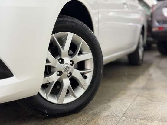 NISSAN-VERSA-2016