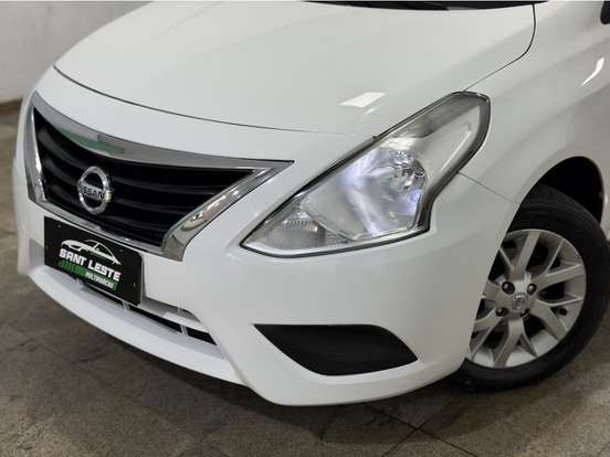 NISSAN-VERSA-2016