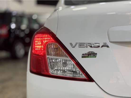 NISSAN-VERSA-2016