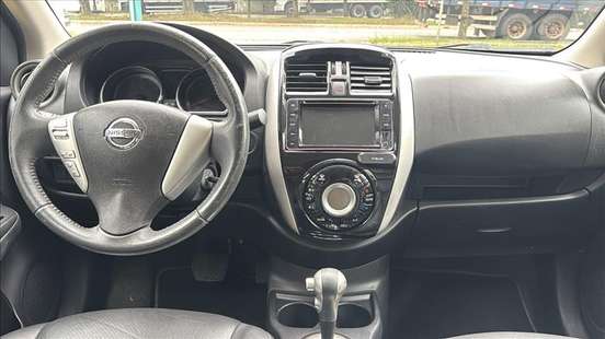 NISSAN-VERSA-2017