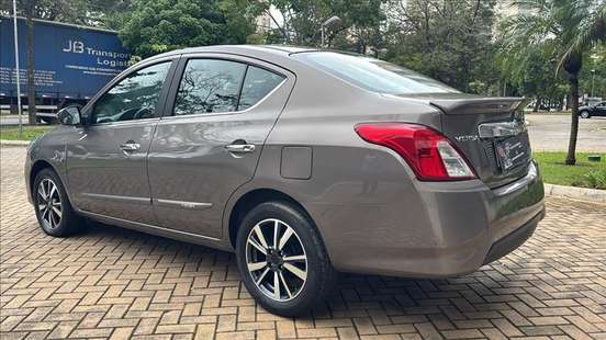 NISSAN-VERSA-2017