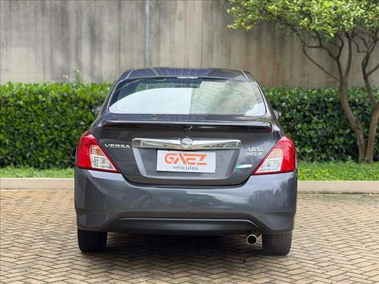 NISSAN-VERSA-2018