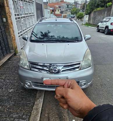 NISSAN-LIVINA-2013