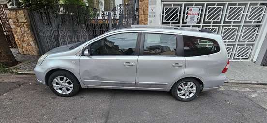 NISSAN-LIVINA-2013