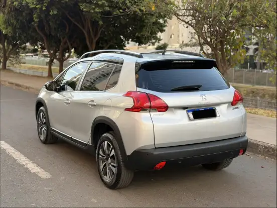 PEUGEOT-2008-2020