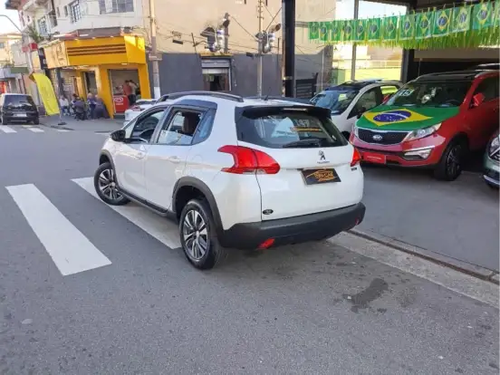 PEUGEOT-2008-2020