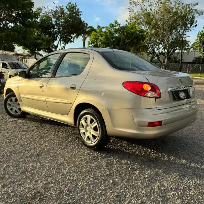 PEUGEOT-207-2012