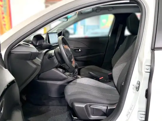 PEUGEOT-208-2024