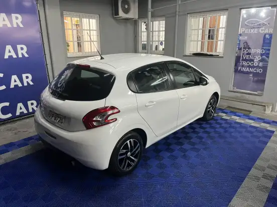 PEUGEOT-208-2013