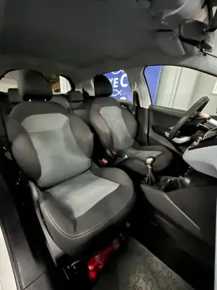 PEUGEOT-208-2013