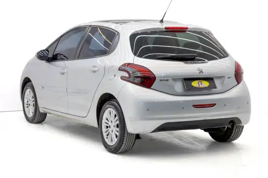 PEUGEOT-208-2017
