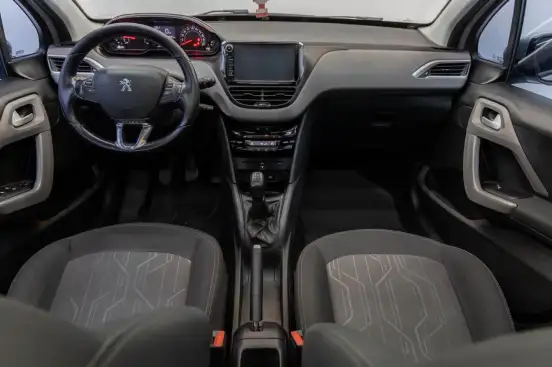 PEUGEOT-208-2017