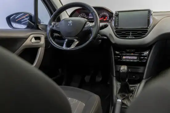 PEUGEOT-208-2017