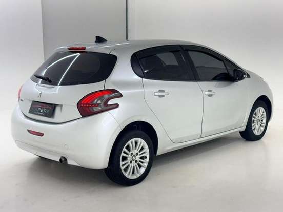 PEUGEOT-208-2019