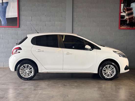 PEUGEOT-208-2016