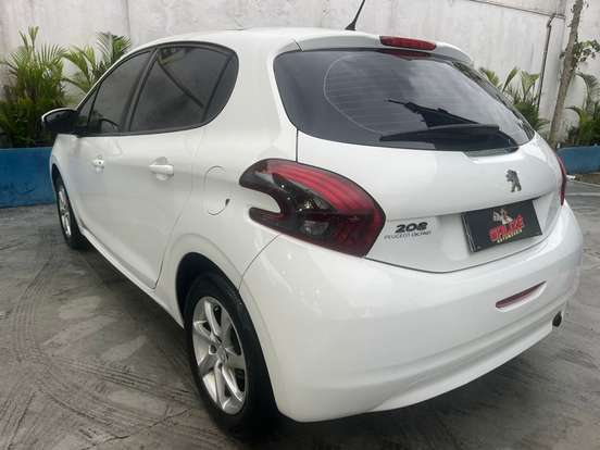 PEUGEOT-208-2019