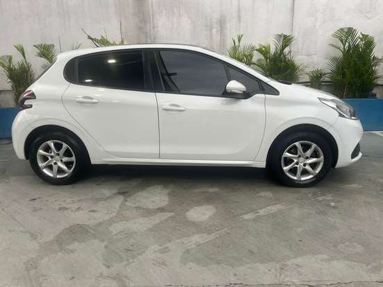 PEUGEOT-208-2019