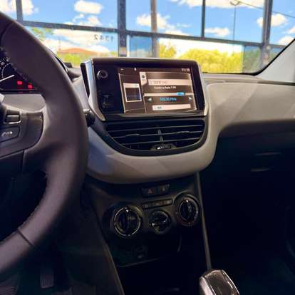 PEUGEOT-208-2014