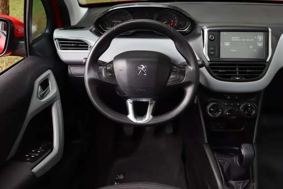 PEUGEOT-208-2015