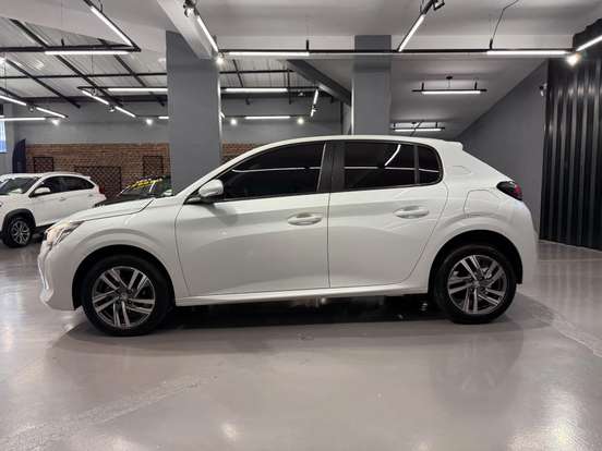 PEUGEOT-208-2021