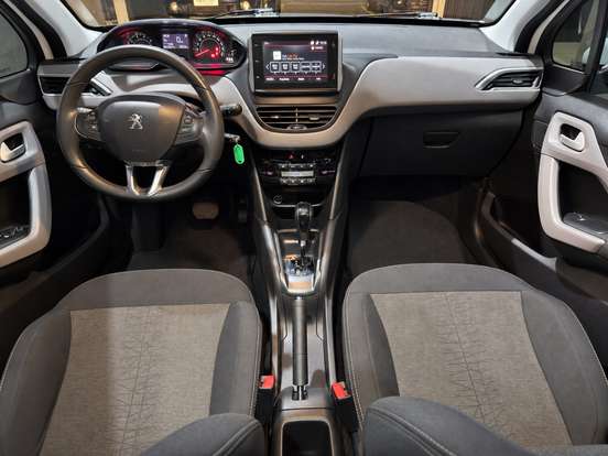 PEUGEOT-208-2017