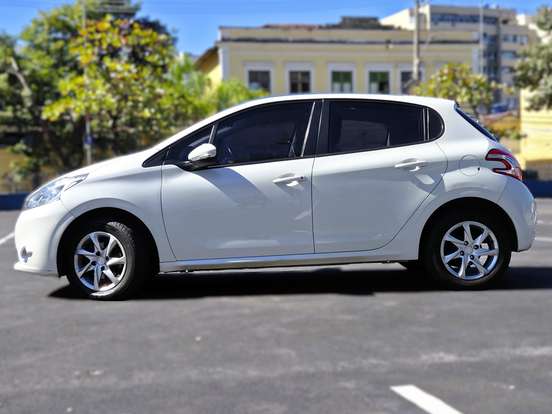 PEUGEOT-208-1.6 ALLURE 16V FLEX 4P AUTOMÁTICO PEUGEOT-208-2016