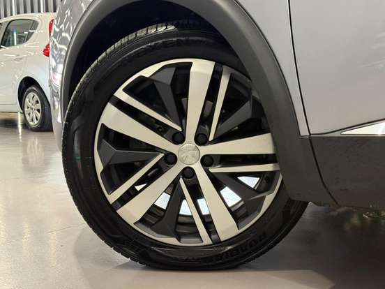 PEUGEOT-3008-2019