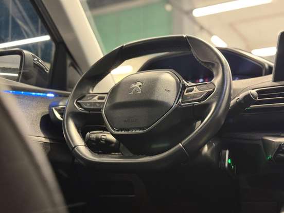 PEUGEOT-3008-2019