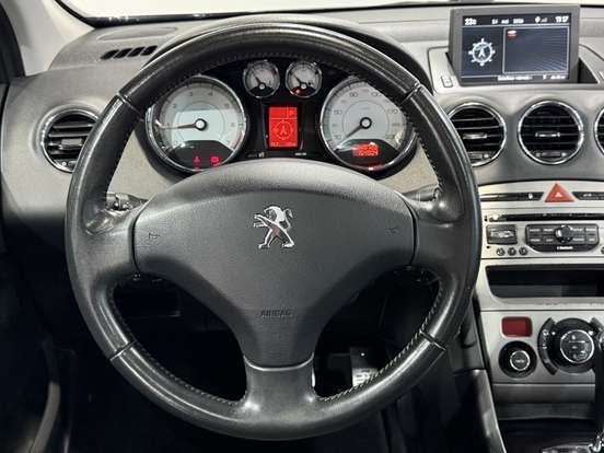 PEUGEOT-308-2015