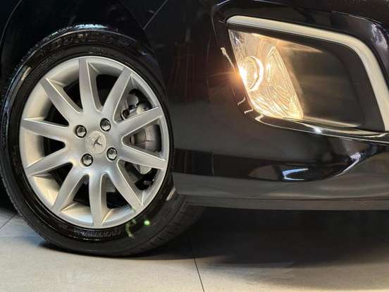 PEUGEOT-308-2013