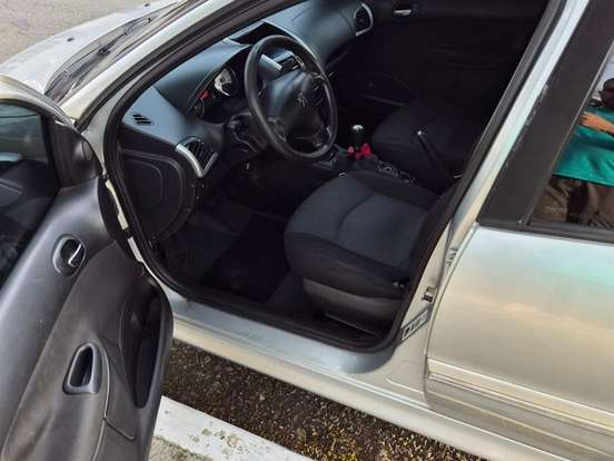 PEUGEOT-207-1.4 XR SPORT 8V FLEX 4P MANUAL PEUGEOT-207-2011