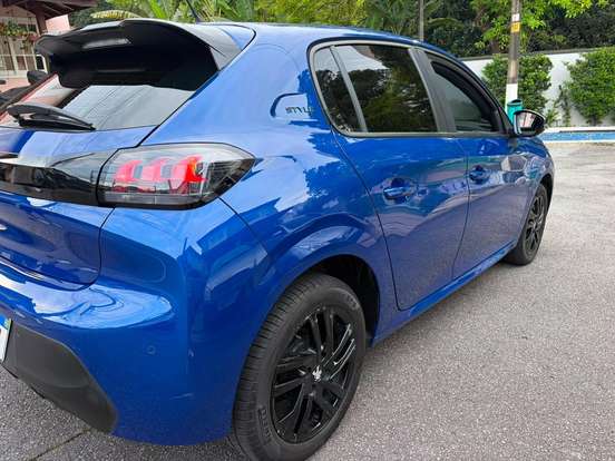 PEUGEOT-208-2023
