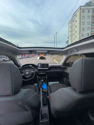 PEUGEOT-208-2022
