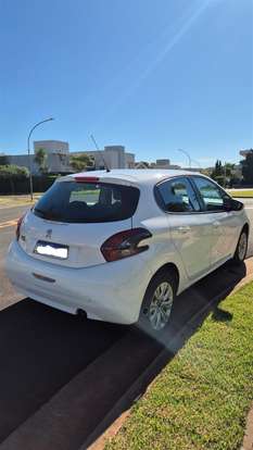 PEUGEOT-208-2018