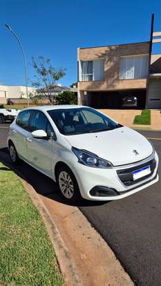 PEUGEOT-208-2018
